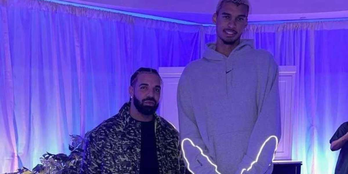 Victor Wambanyama's photo with Drake sparks debate among NBA fans